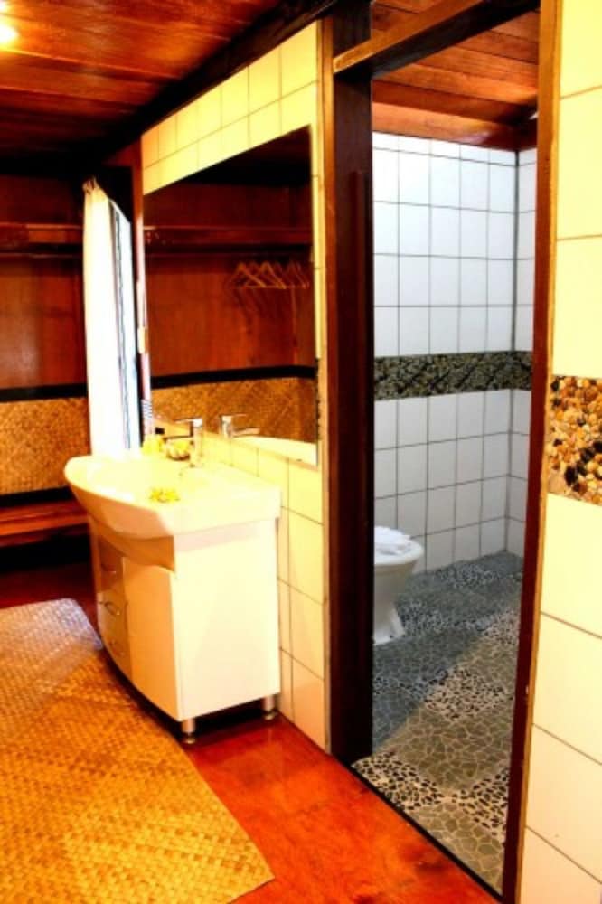 Orator Hotel Samoa 31/65