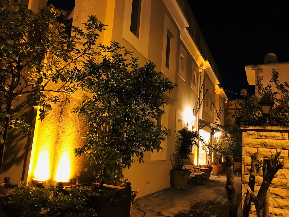 Bay Nihat Lale Hotel 34/41