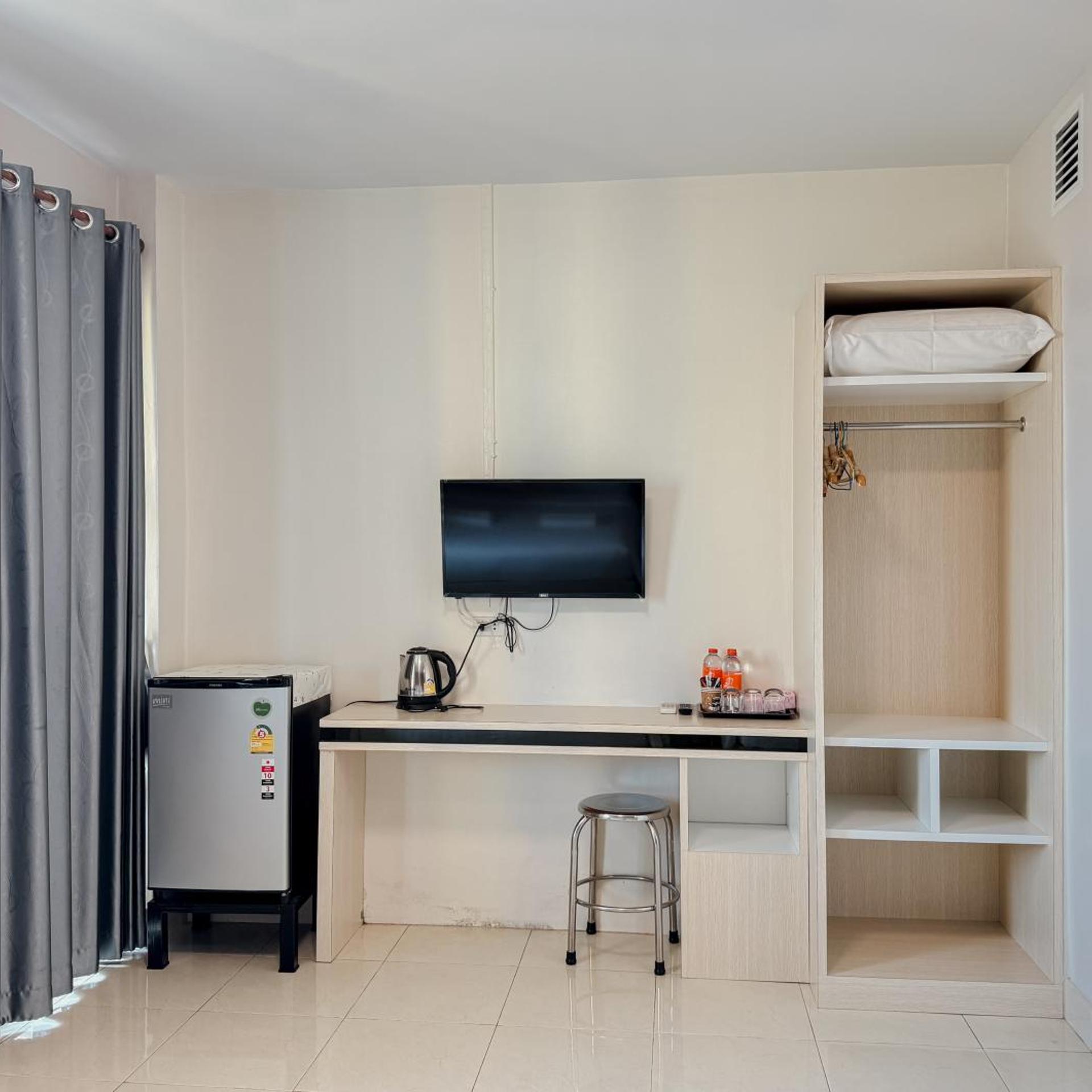 Jacky Chan Hotel 33/50