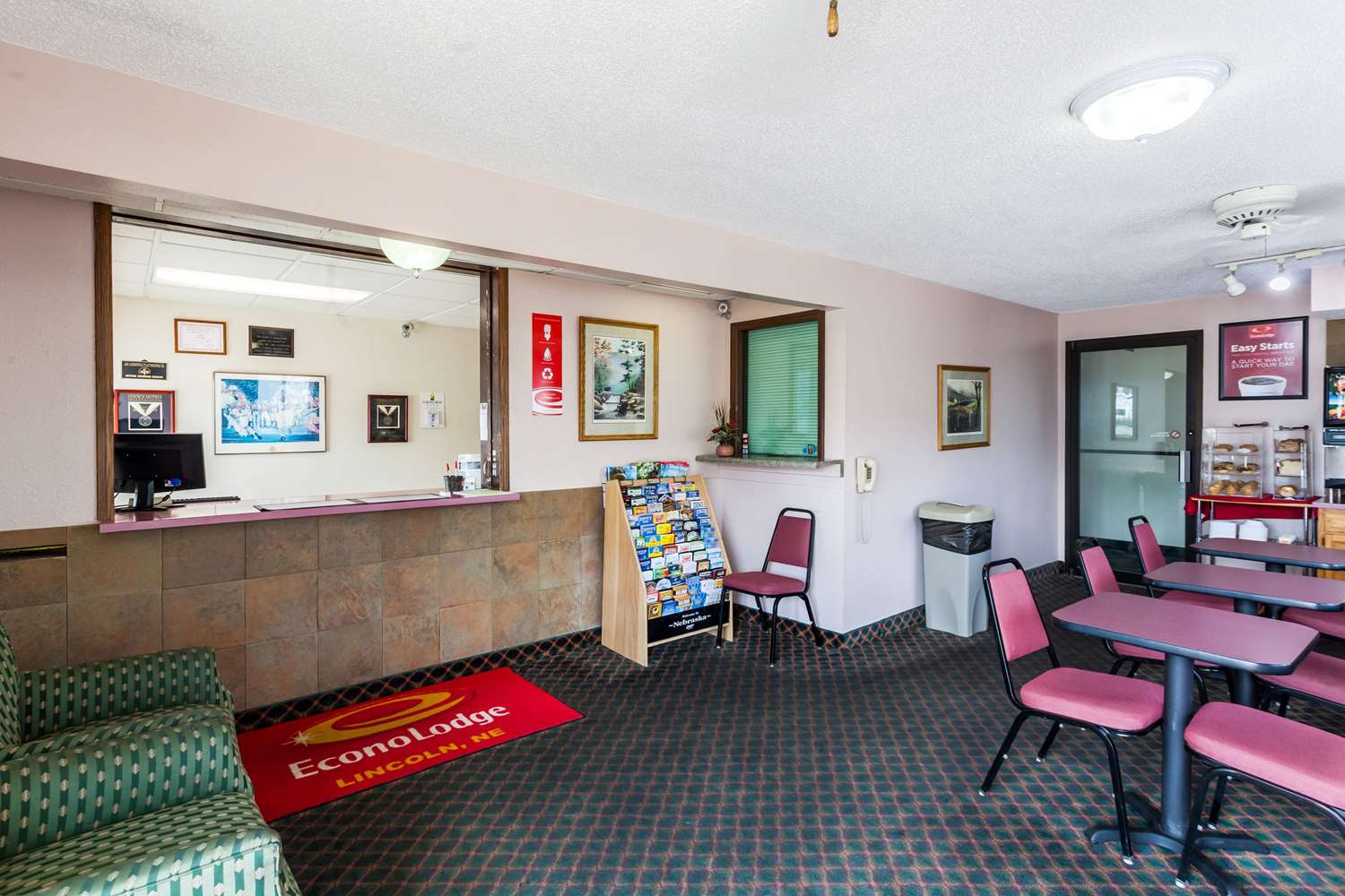 Econo Lodge Lincoln, NE 10/18