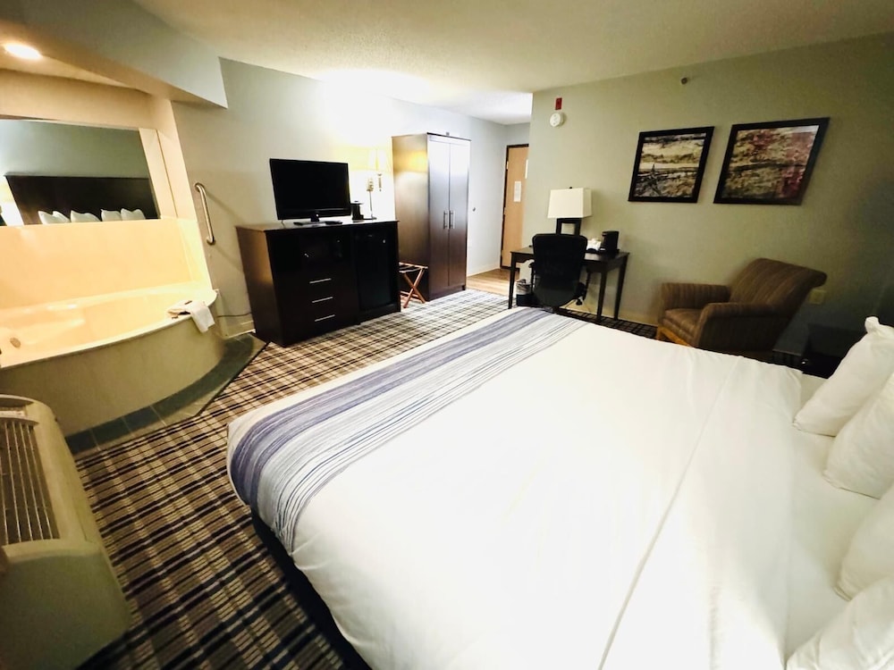 AmericInn by Wyndham Ames 12/49