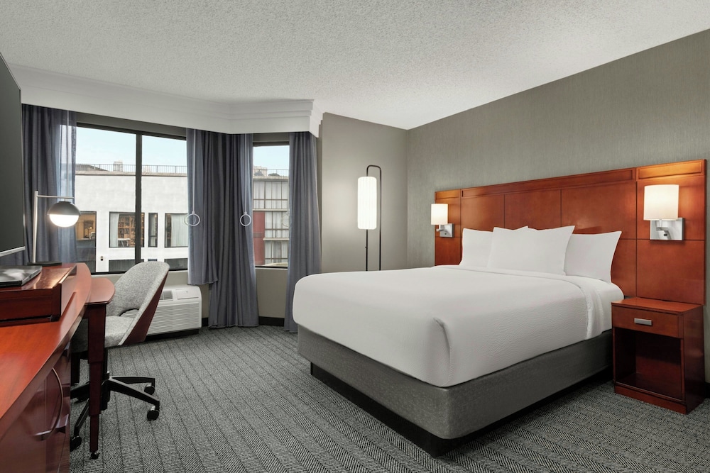 Room, Queen Bed, Accessible