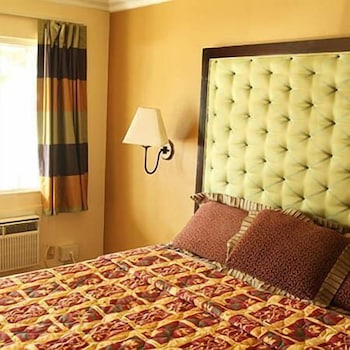 Lamplighter Motel 12/50