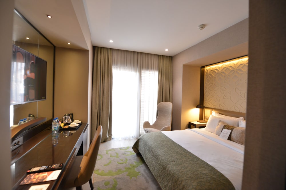 Waxwing Hotel 22/53