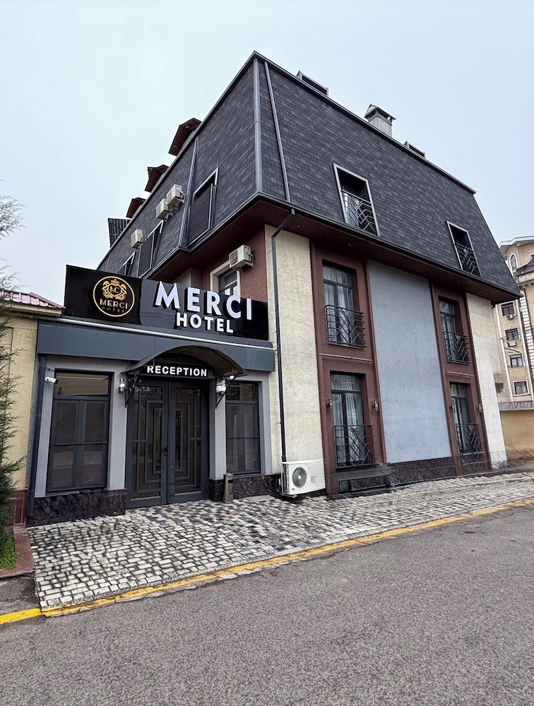 MERCI HOTEL 3/36