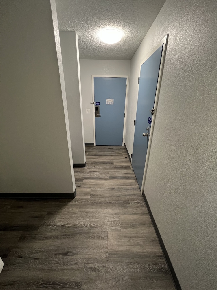 Motel6 Franklin, OH 55/60