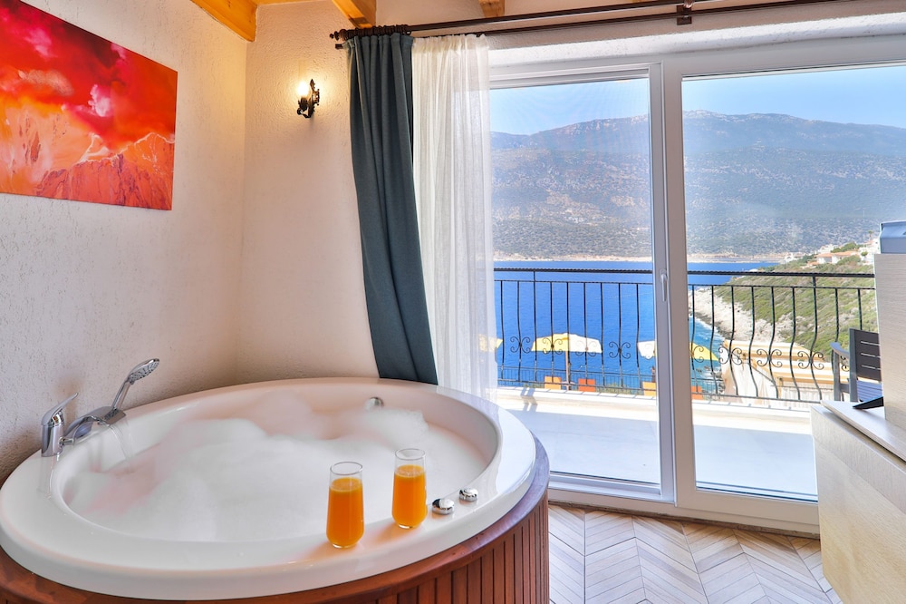 Atalante Hotel 24/50