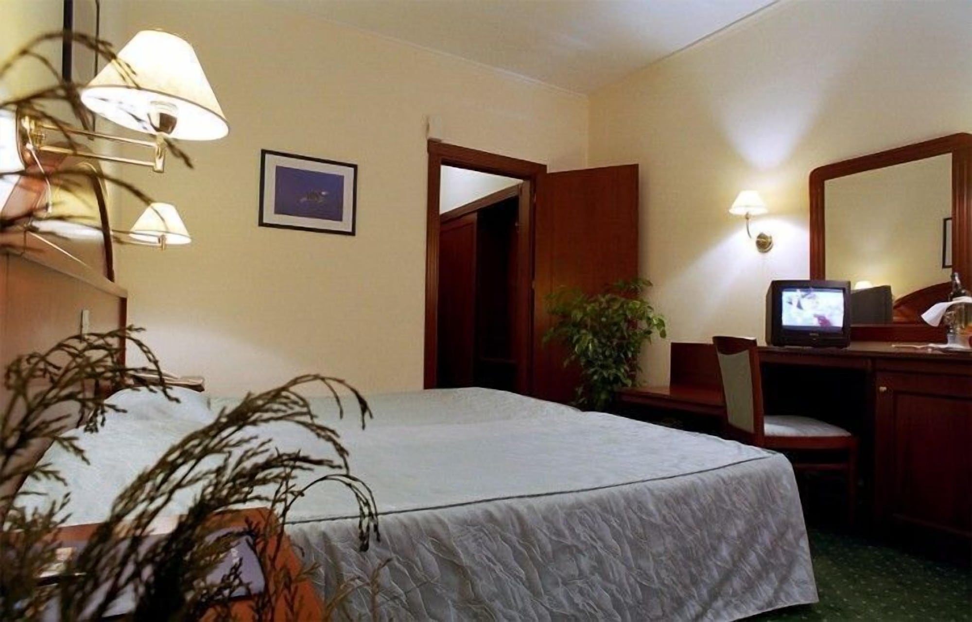 ROOM, SINGLE