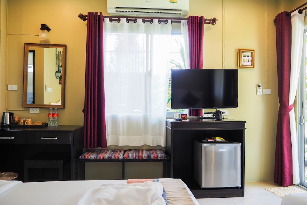 Lanta Castaway Beach Resort 20/50