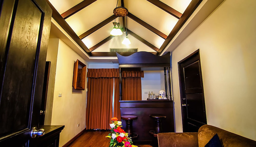 Raming Lodge 12/50