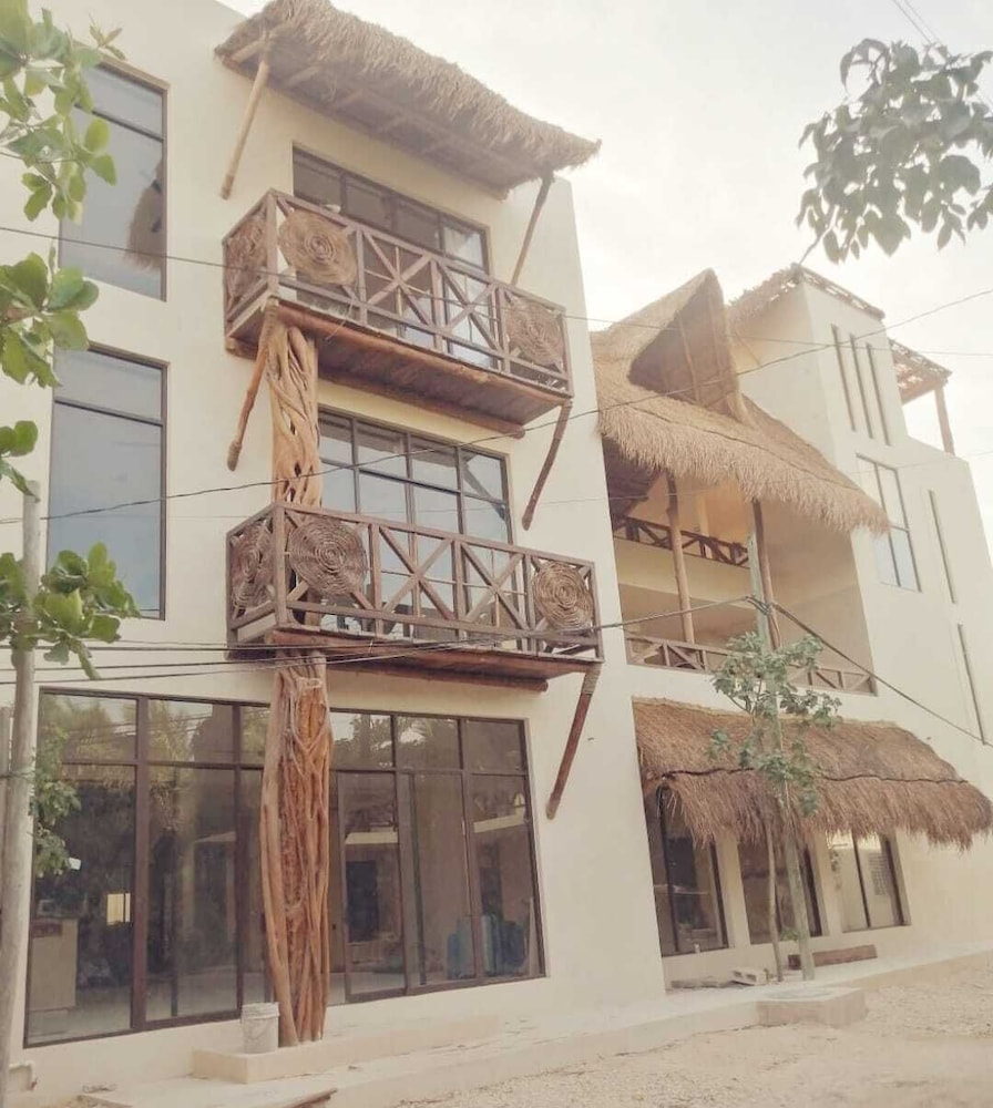 Joanza by OOL Hotels 1/50