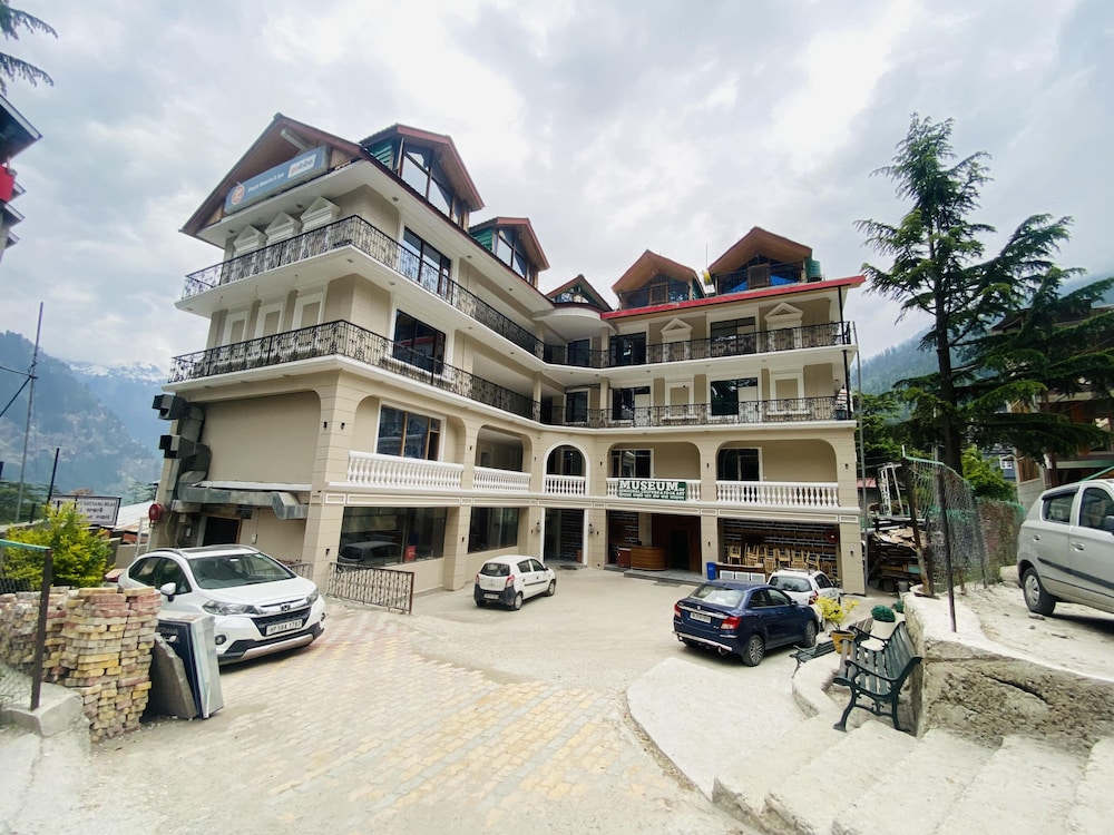 Utopia Resort 67/72