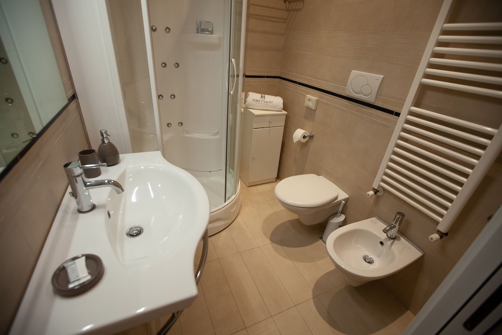 غرفة ديلوكس رباعية بسرير مزدوج وسرير بطابقين بشرفة بغرفة نوم واحدة، Hotel Maestri 10/10