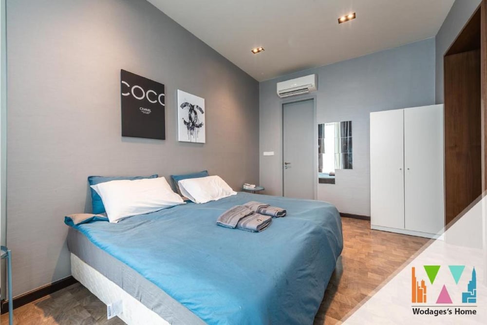 2 Bedrooms, Signature, Loft, 1 King and 2 Queen Beds, Single Bed, Kuala Lumpur City Center View, Hot Tub، Expressionz KLCC by Wodages 3/6