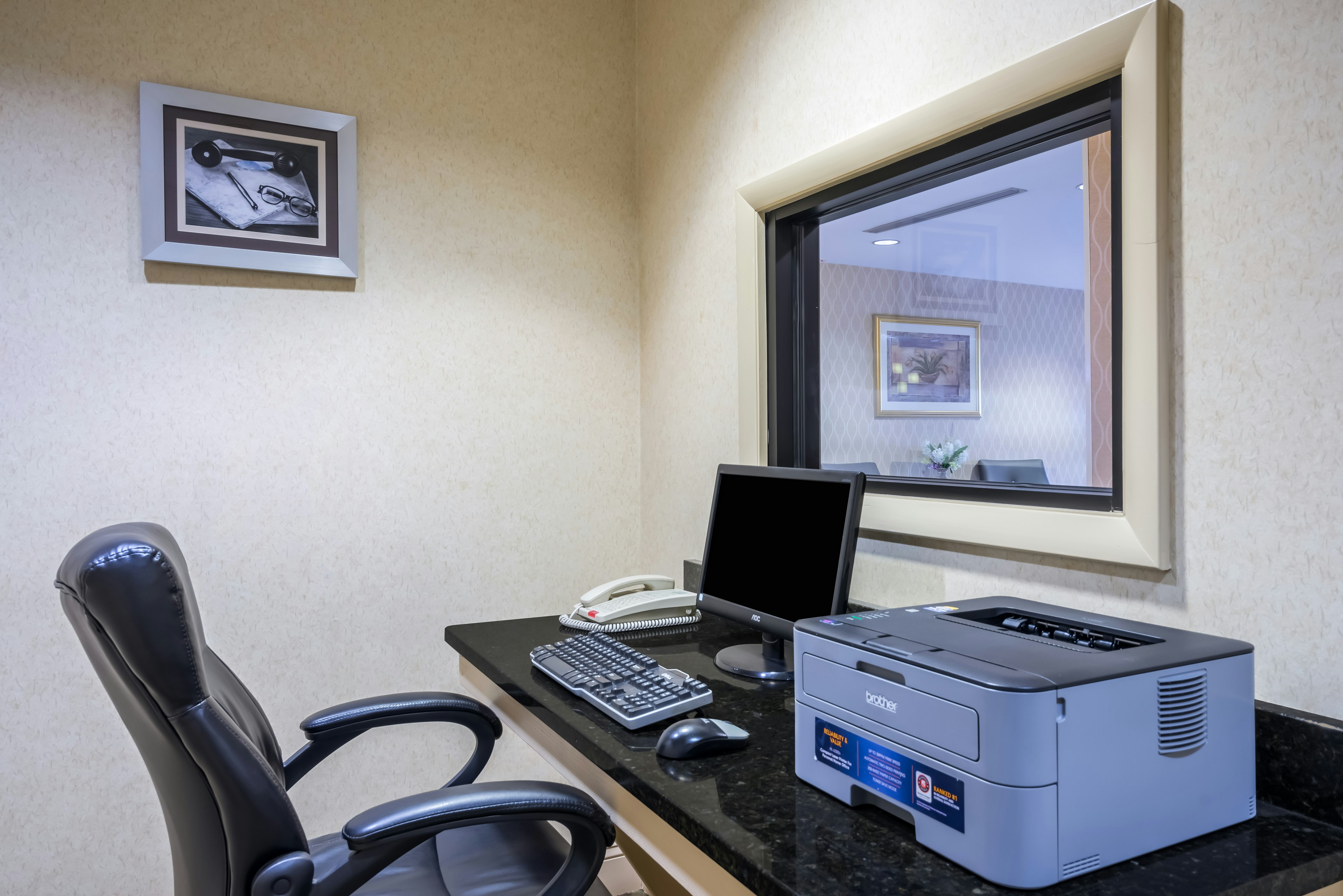 Holiday Inn Express & Suites North East 49/53