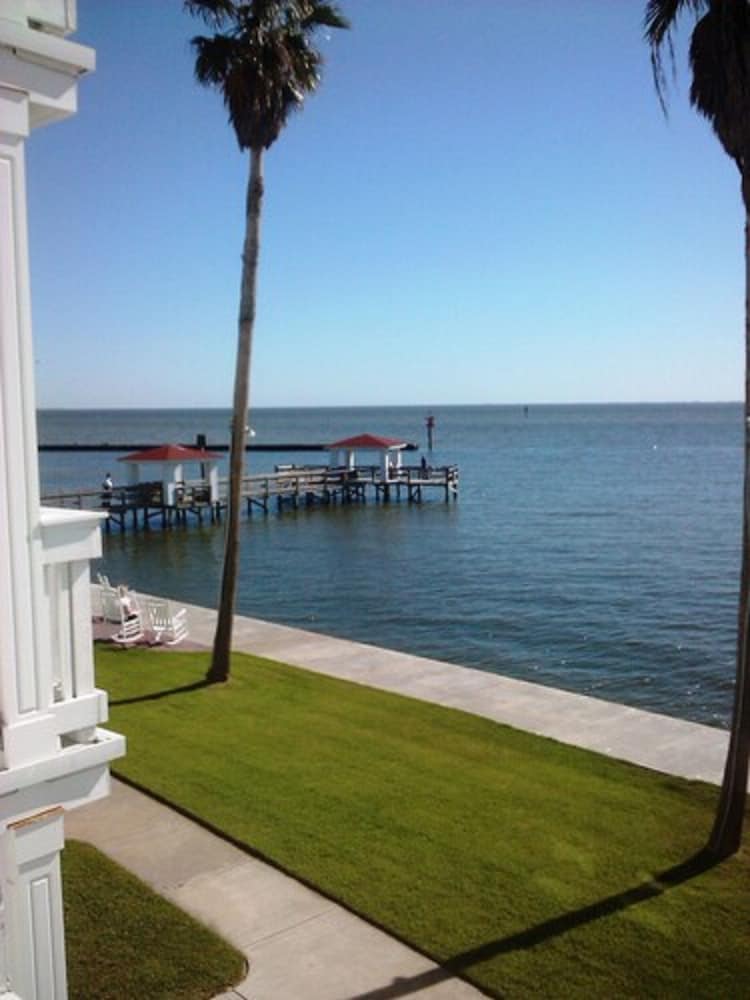 Lighthouse Inn At Aransas Bay 21/41
