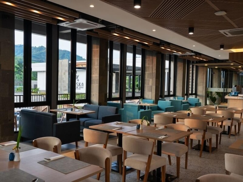 Laska Hotel and Resort Ciletuh 23/40