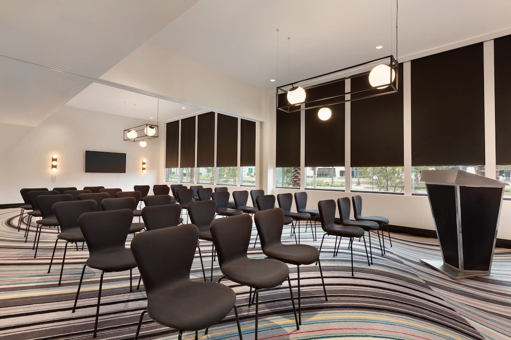 The Viv Anaheim a Tribute Portfolio Hotel 60/70