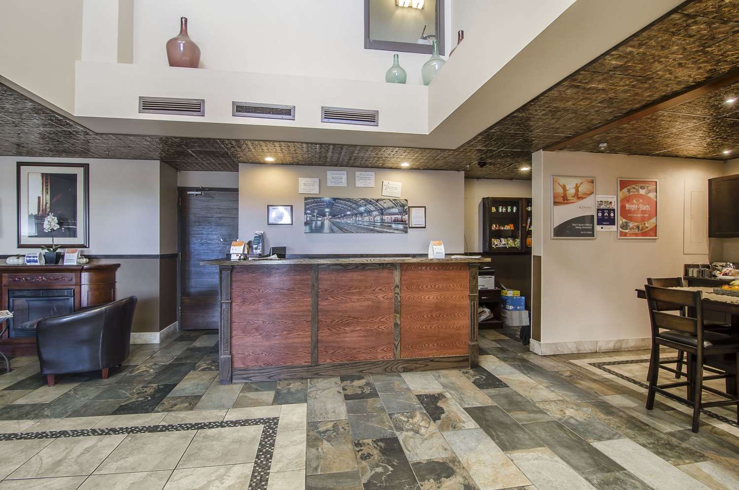 Econo Lodge Lloydminster 2/18