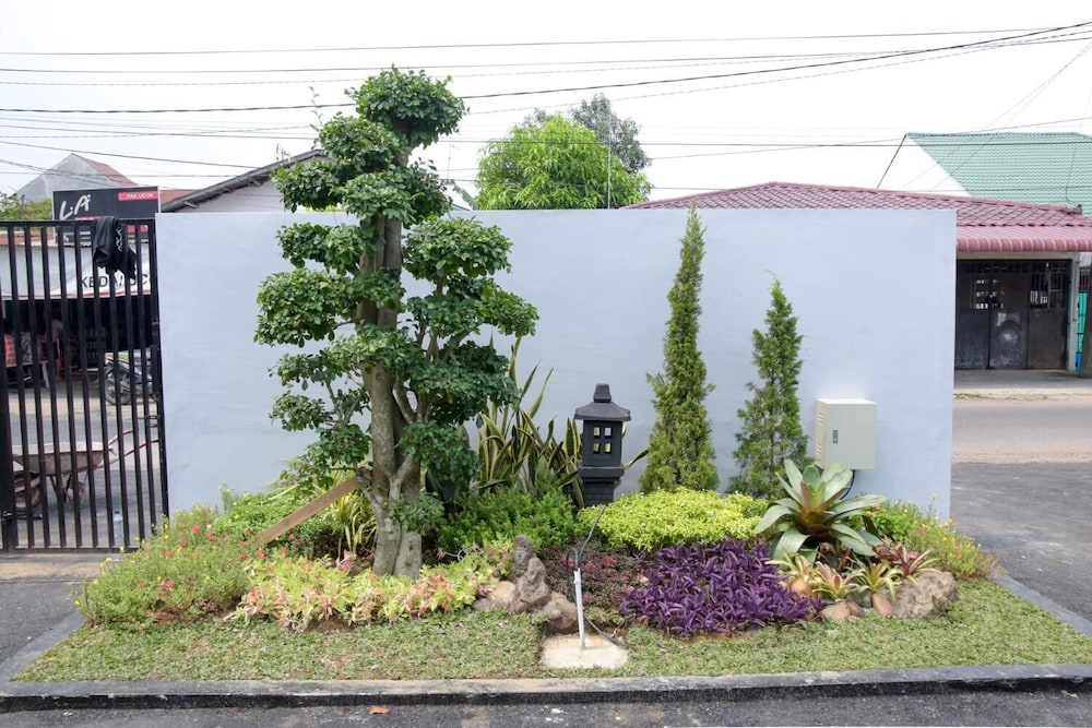 RedDoorz Plus near UNIMED Medan 19/22
