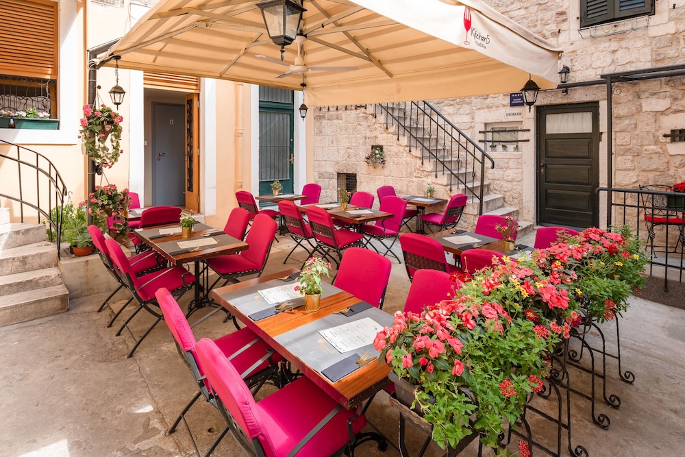 Piazza Heritage Hotel 63/76