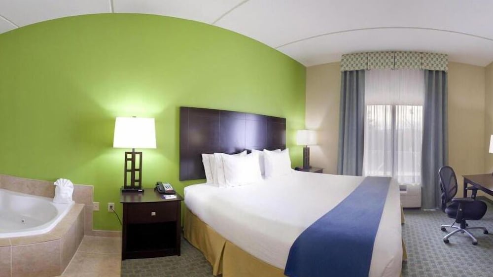 Holiday Inn Express Hotel Suites Newport South 23/79