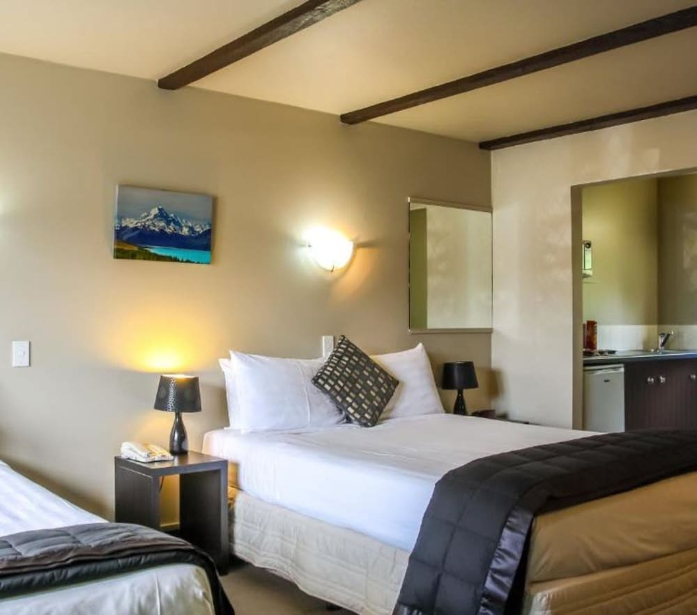 Camelot Motor Lodge 22/62