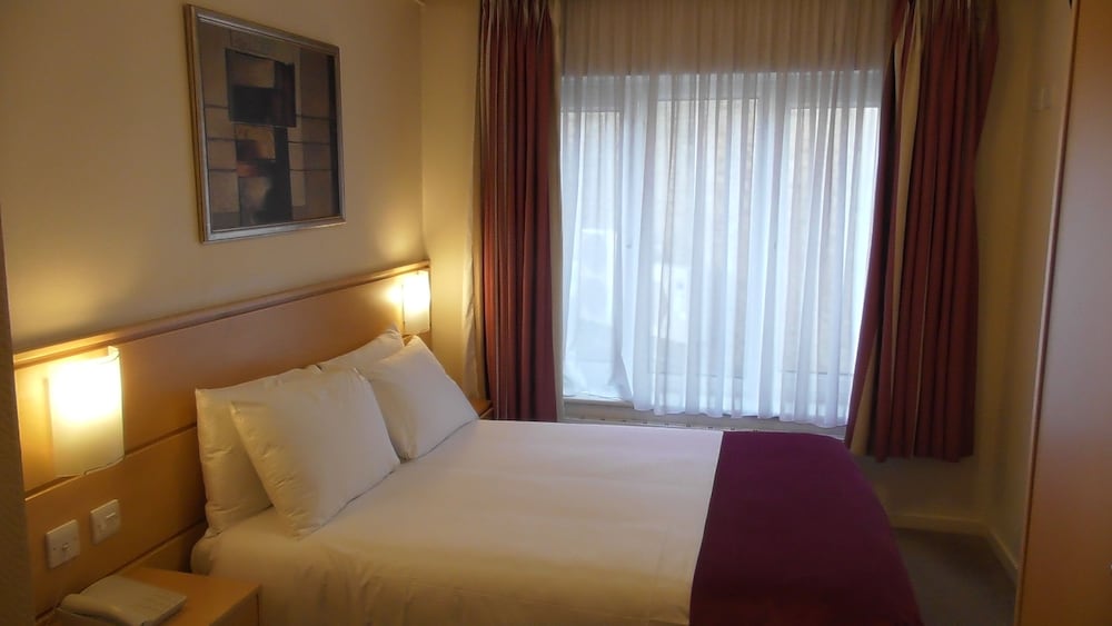 Americana Hotel 36/60