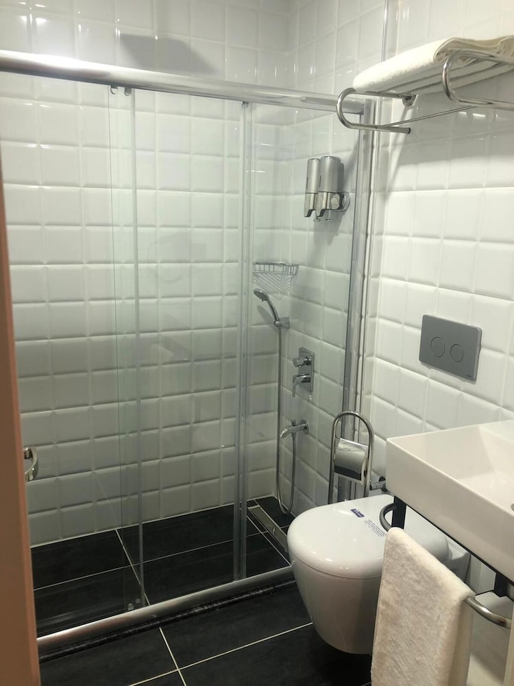 Uzer Otel 17/18