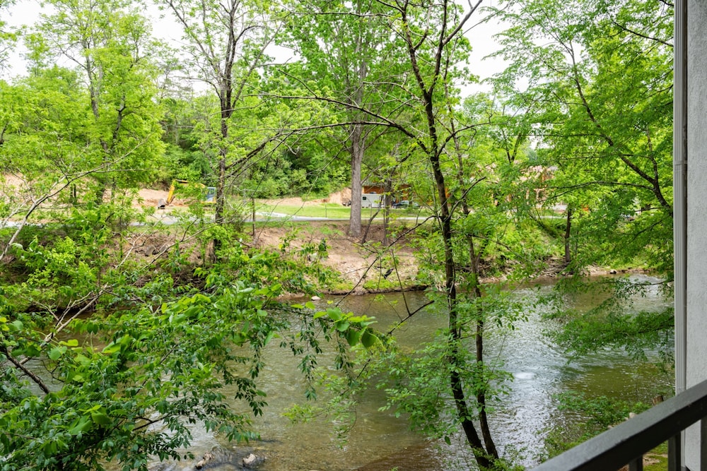 Twin Mountain Inn & Suites 67/71