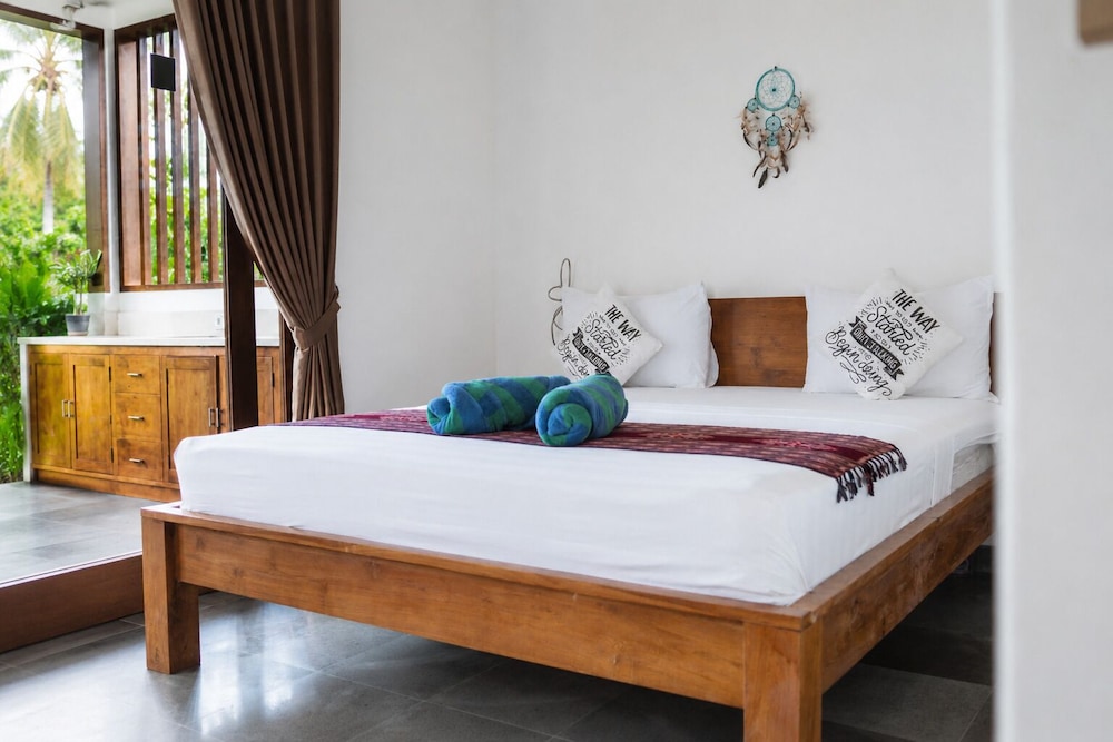 Honeymoon, Bungalow, King Bed, Pool Side