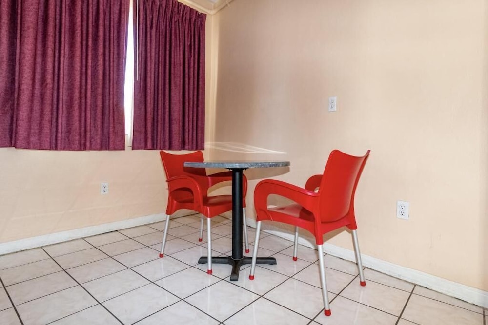 Ocean Beach Suites 12/25
