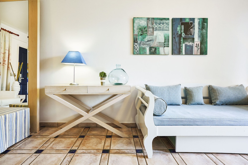 Deluxe, Suite, Double Bed, Private Garden, Sofa, Terrace