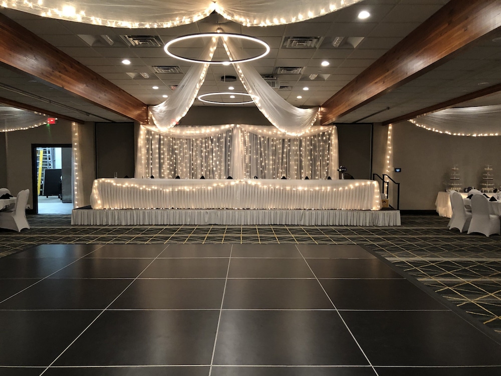 Holiday Inn Hotel And Suites St Cloud 7/60