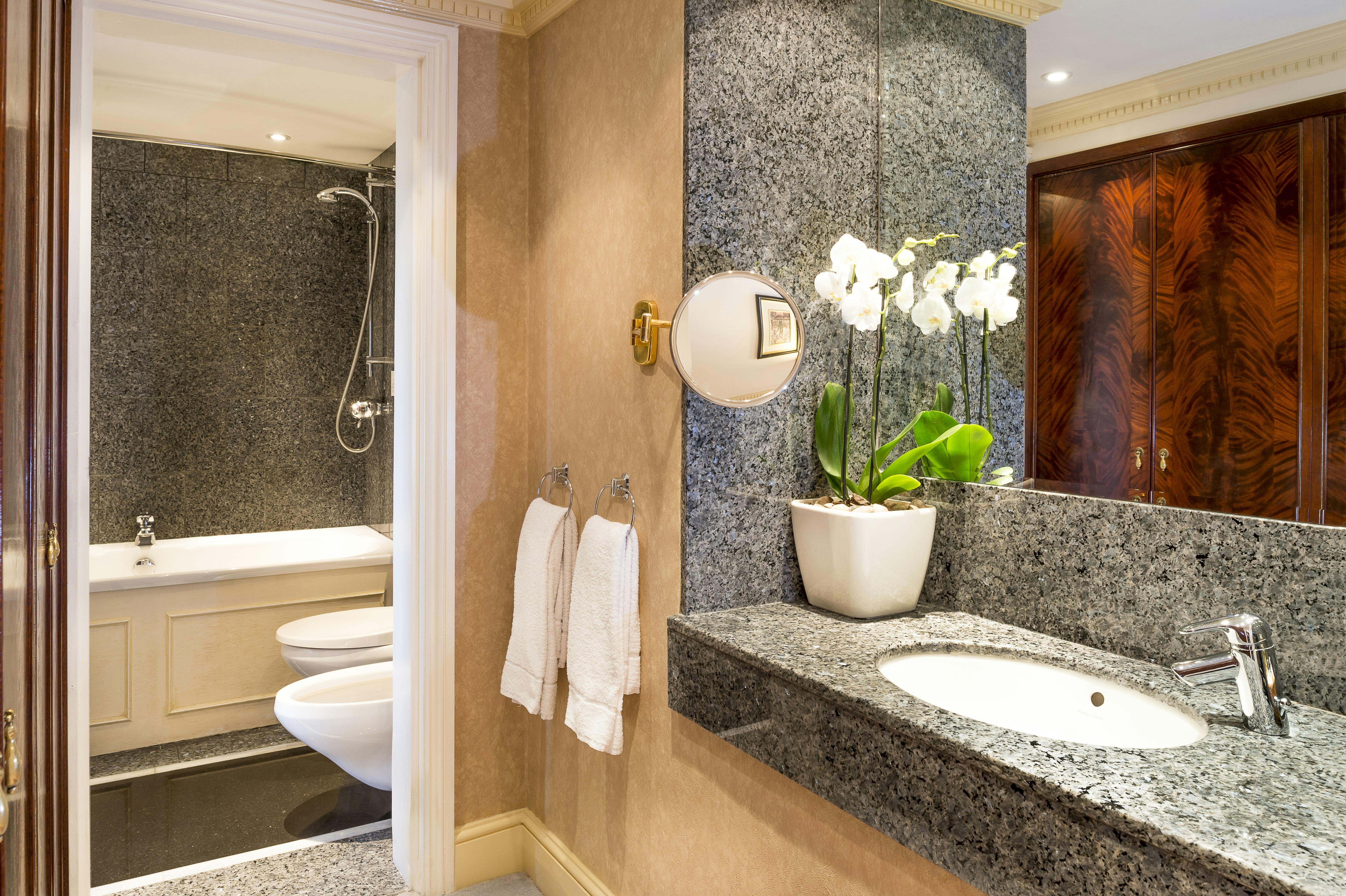Copthorne Tara Hotel London Kensington 64/65
