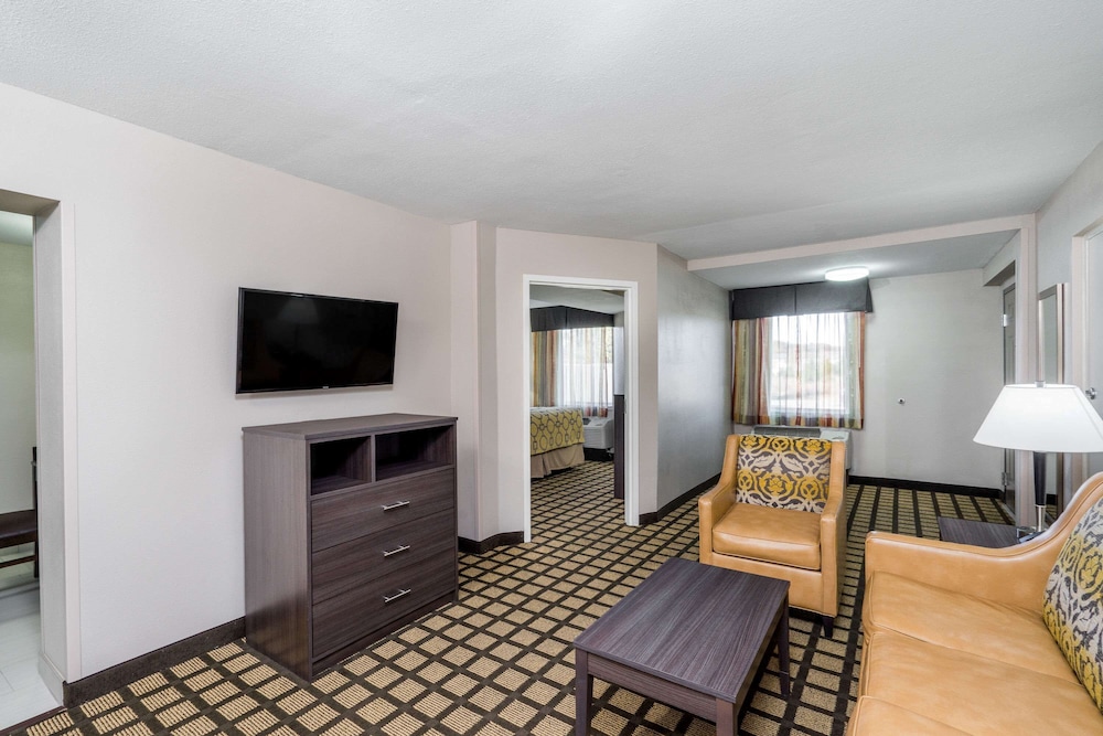 Baymont By Wyndham Clarksville 29/39