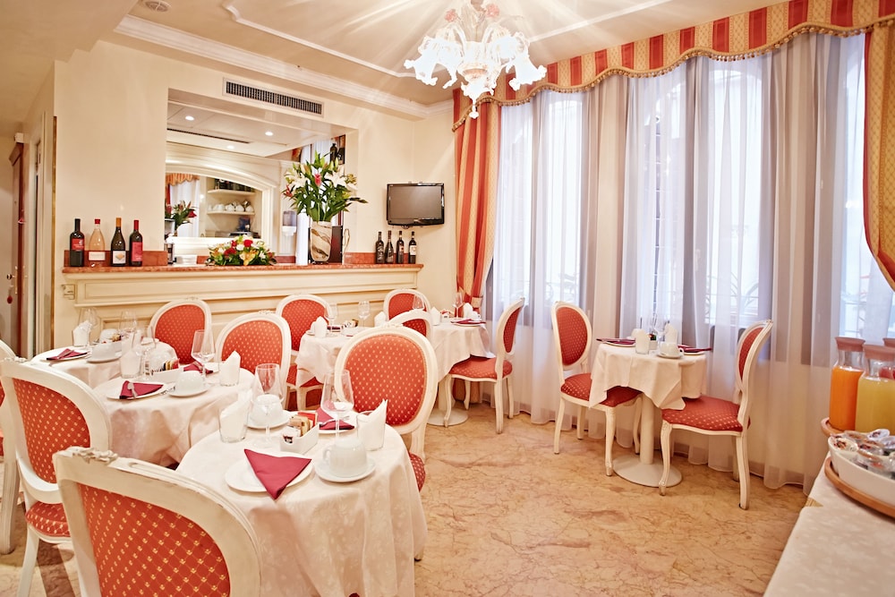 San Luca Hotel 43/55