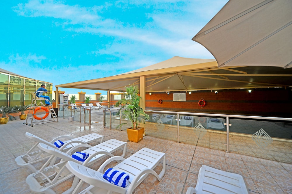 swimming pool spa