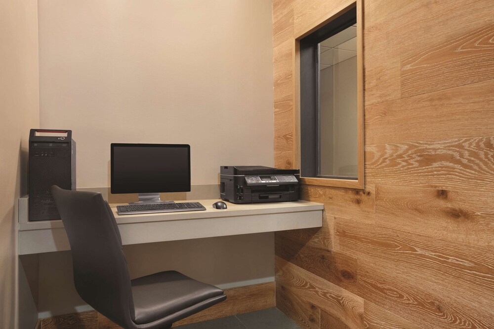 Country Inn and Suites By Radisson Newnan, GA 30/31