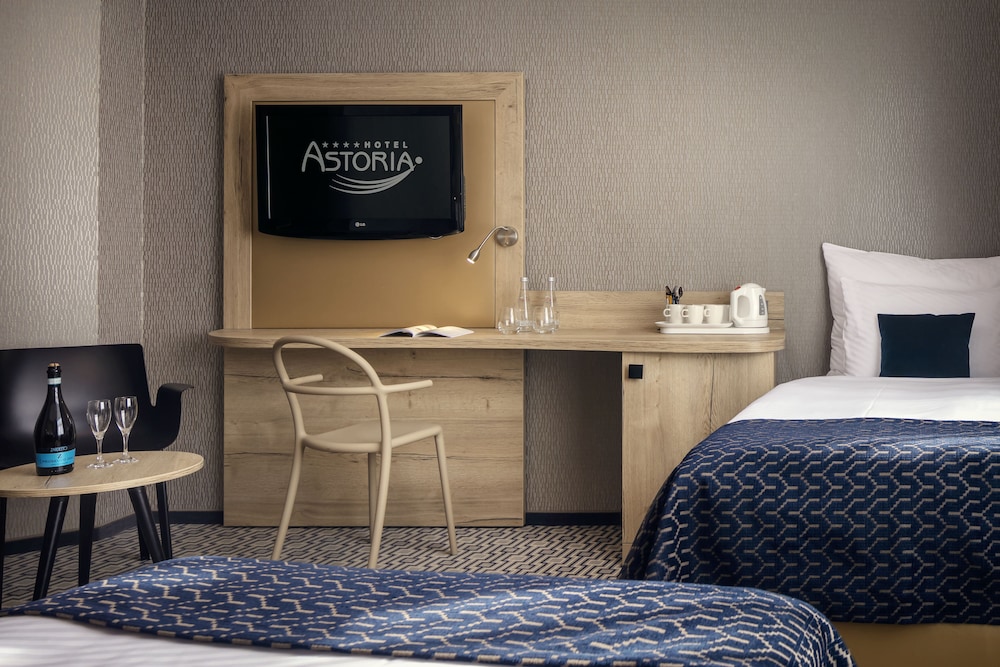 Astoria Hotel 10/56