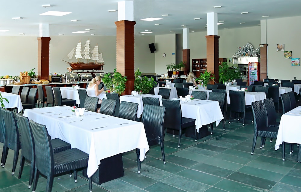 Sandunes Beach Resort Spa 58/74
