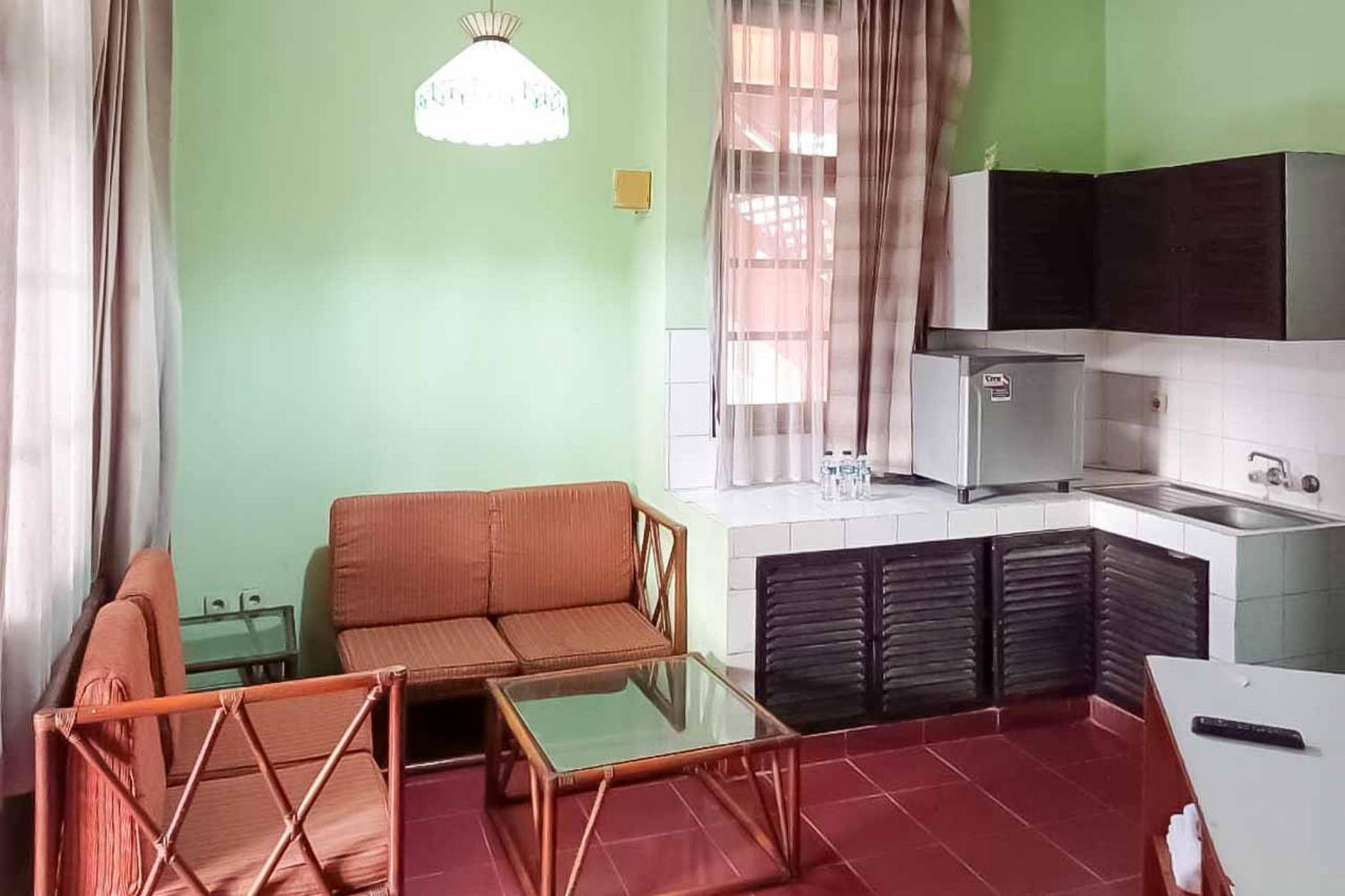 RedDoorz Plus near Tugu Mercusuar Anyer 31/50
