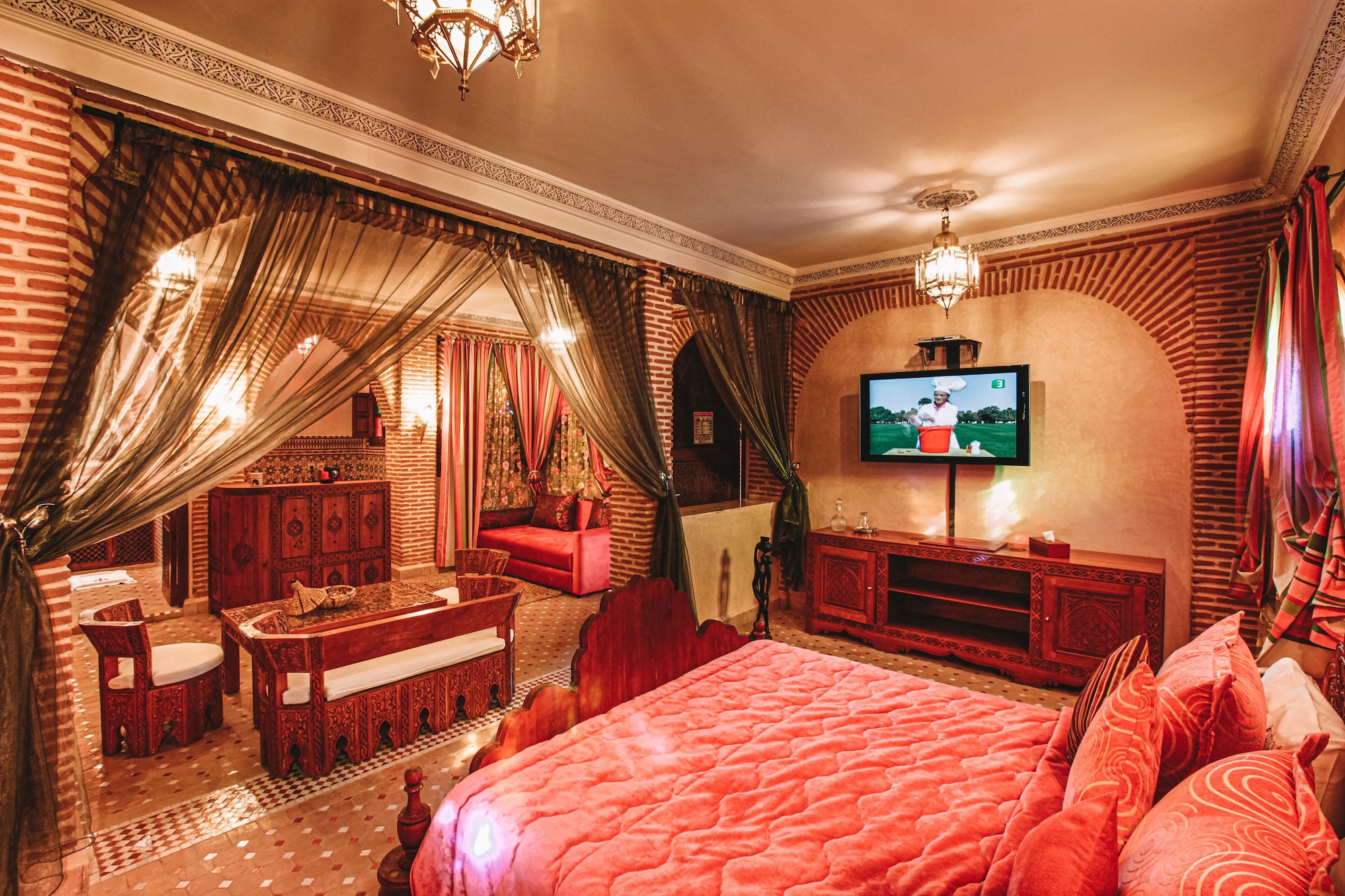 PRESIDENTIAL, SUITE, KING BED