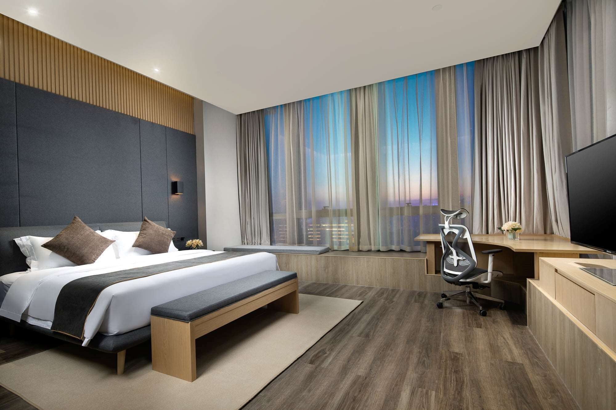 SUPERIOR, KING BED