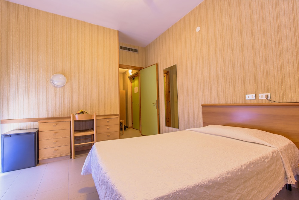 Hotel Residence Ulivi E Palme 18/71