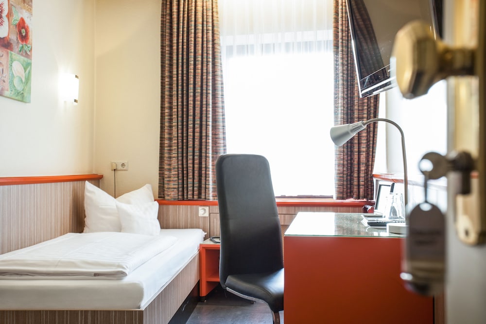 ROOM, SINGLE, SINGLE BED