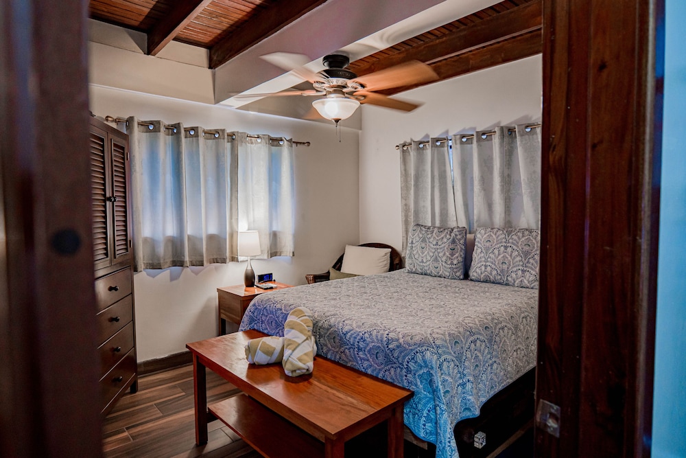 CONDO, STANDARD, KING BED, OCEAN VIEW