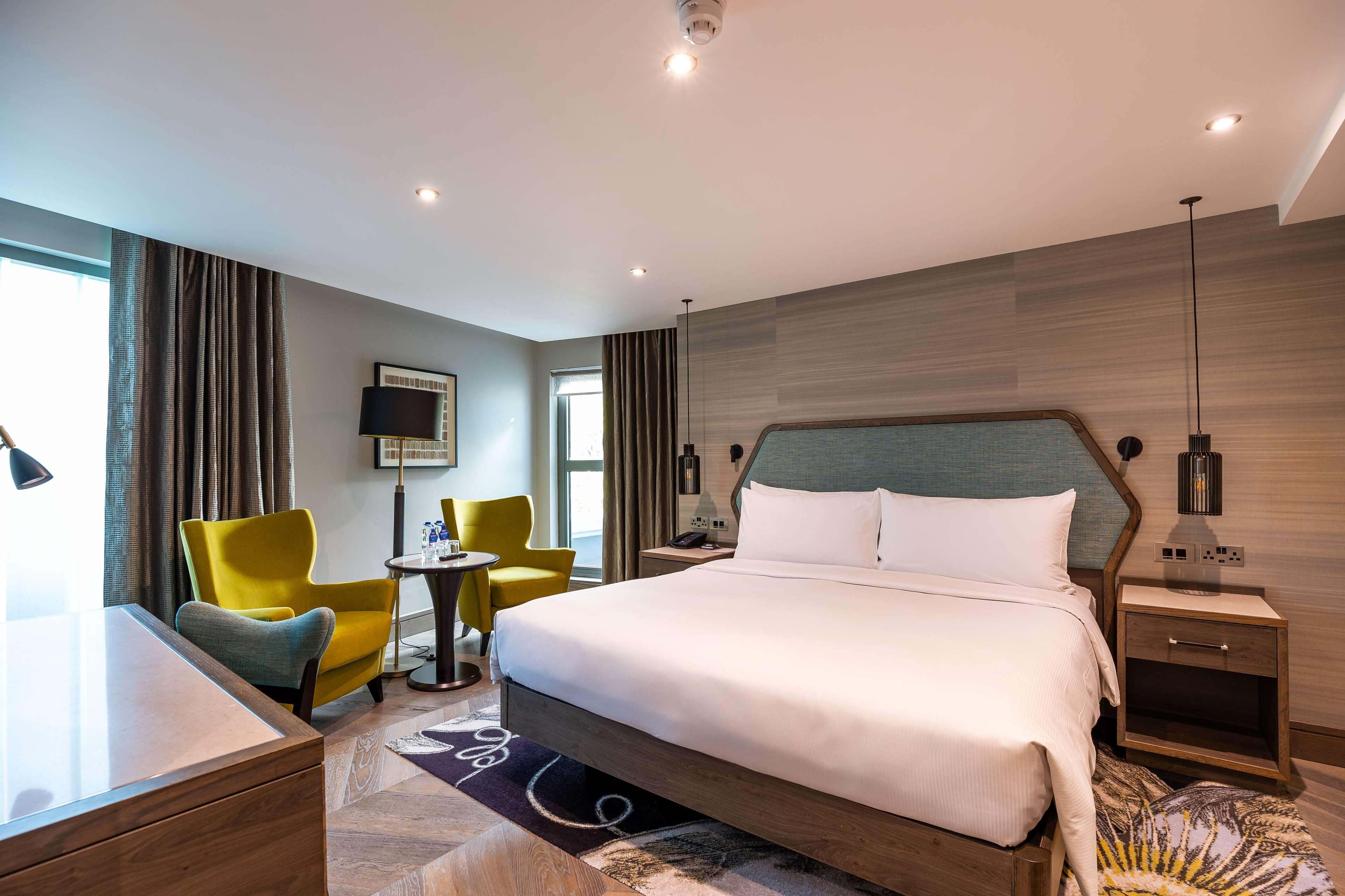 JUNIOR SUITE, KING BED