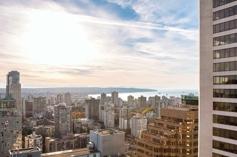 HYATT REGENCY VANCOUVER 68/72