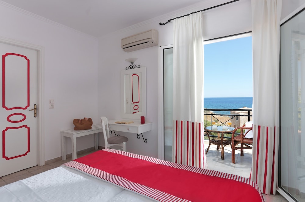 Iris Beach Hotel 12/41